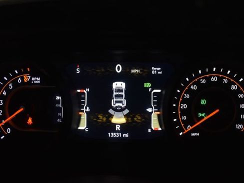 Used 2024 Jeep Wrangler Unlimited Sahara w/ Technology Group AWD/4WD image 16