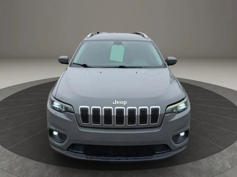 Used 2019 Jeep Cherokee Latitude Plus w/ Comfort/Convenience Group AWD/4WD image 2