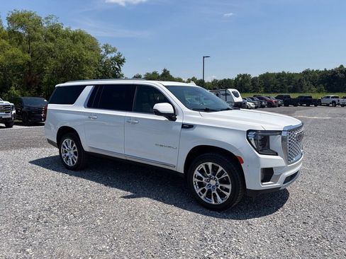 Used 2023 GMC Yukon XL Denali AWD/4WD image 16