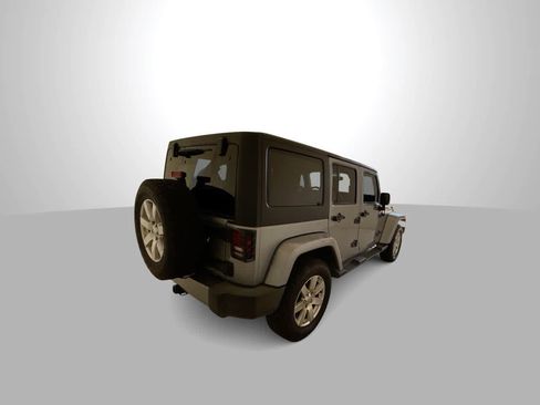 Used 2017 Jeep Wrangler Unlimited Sahara w/ Max Tow Package AWD/4WD image 8
