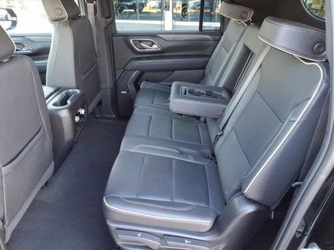 Used 2024 GMC Yukon XL SLT image 17