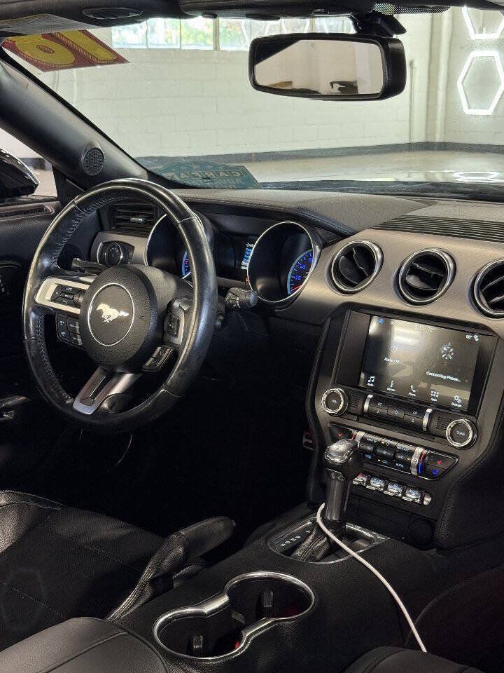 Used 2018 Ford Mustang Premium RWD image 3