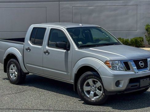 Used 2013 Nissan Frontier SV AWD/4WD image 7