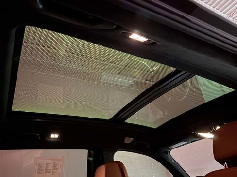 Used 2023 BMW X7 M60i image 44