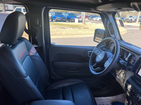 Used 2025 Jeep Gladiator Rubicon image 18
