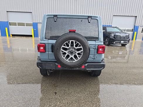 Used 2024 Jeep Wrangler Unlimited Sahara w/ Technology Group AWD/4WD image 5
