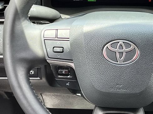 Used 2025 Toyota Camry XLE FWD image 12