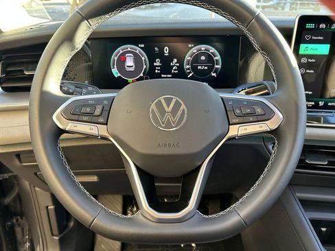 New 2026 Volkswagen Tiguan SE image 17