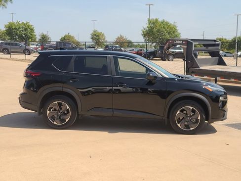 Certified 2024 Nissan Rogue SV FWD image 4