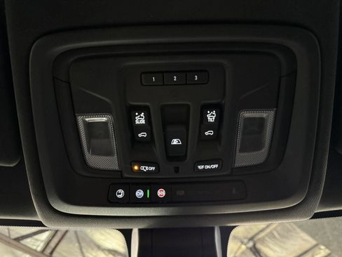 Used 2019 Chevrolet Silverado 1500 High Country w/ Technology Package image 23