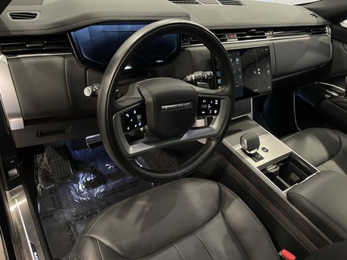 Used 2025 Land Rover Range Rover SE AWD/4WD image 13