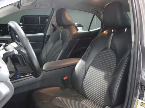 Used 2021 Toyota Camry SE image 9