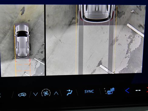 Used 2024 Chevrolet Traverse LT image 21