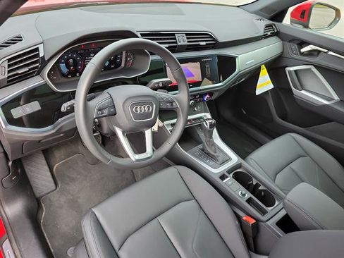 Used 2025 Audi Q3 2.0T Premium image 2
