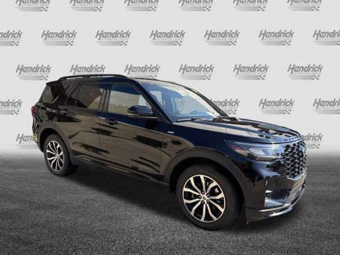 Used 2025 Ford Explorer ST-Line AWD/4WD image 2