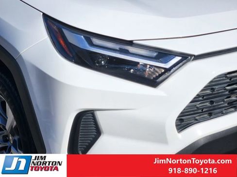 Used 2022 Toyota RAV4 XLE image 10