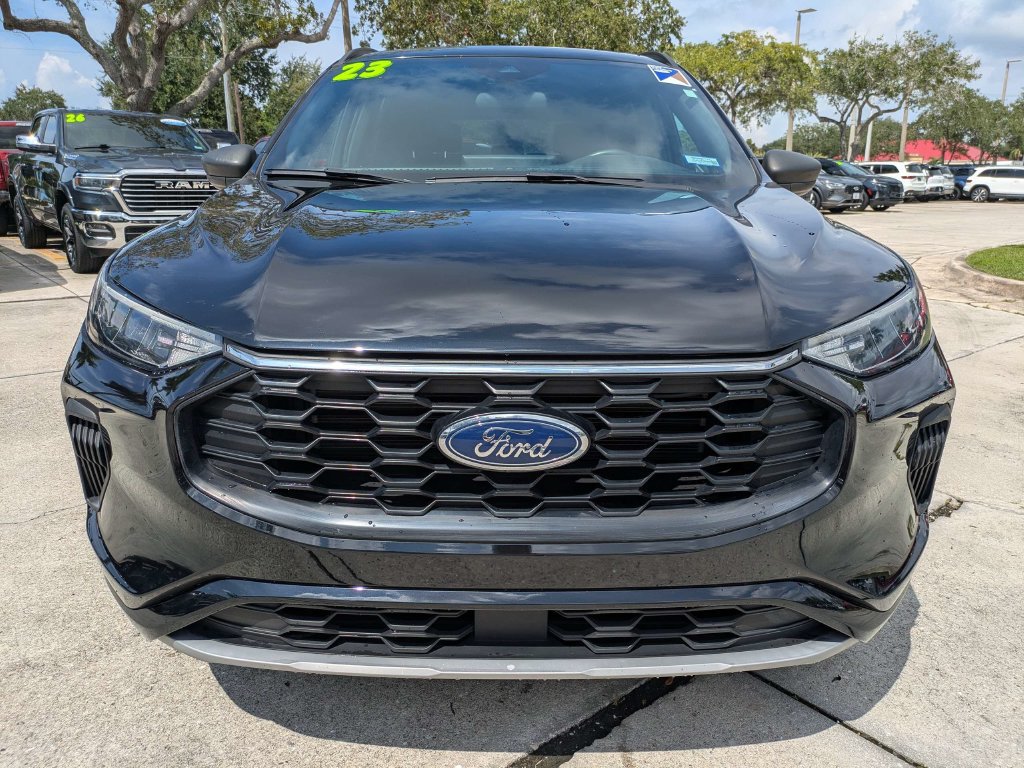 Used 2023 Ford Escape ST-Line w/ Tech Pack #1 FWD image 8