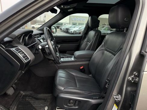 Used 2018 Land Rover Discovery SE image 16