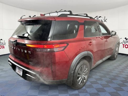 Used 2024 Nissan Pathfinder SV image 7