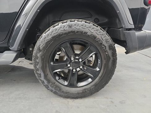 Used 2022 Jeep Wrangler Unlimited Sahara image 13