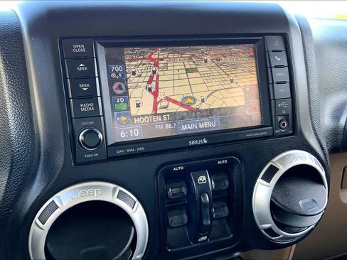 Used 2013 Jeep Wrangler Unlimited Sahara w/ Connectivity Group AWD/4WD image 30