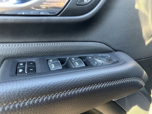 Used 2024 GMC Yukon Denali image 30