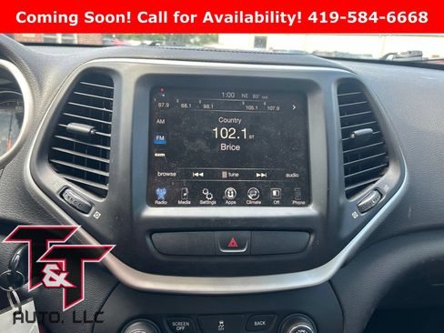 Used 2016 Jeep Cherokee Latitude FWD image 12