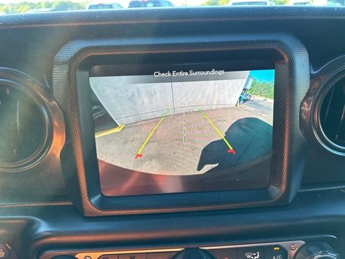 Used 2023 Jeep Wrangler Unlimited Sport AWD/4WD image 18