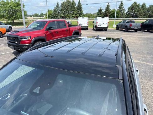 Used 2025 Jeep Compass Trailhawk AWD/4WD image 11
