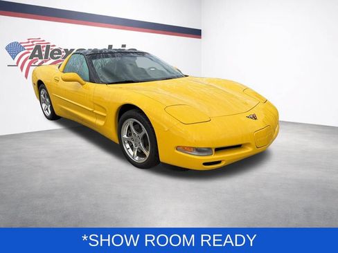 Used 2000 Chevrolet Corvette Coupe w/ Performance Handling Pkg RWD image 3