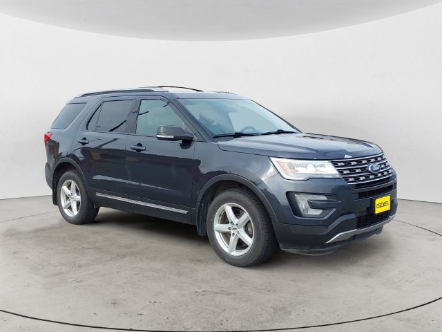 Used 2017 Ford Explorer XLT w/ Equipment Group 202A AWD/4WD image 3
