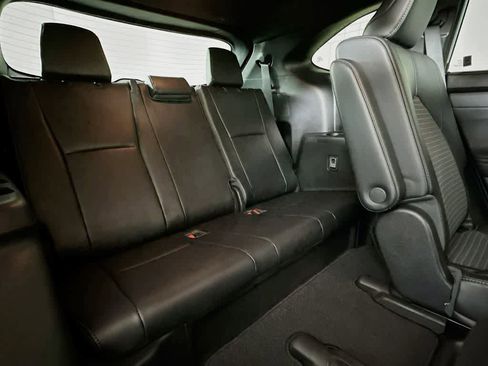 Used 2022 Toyota Highlander XSE image 32