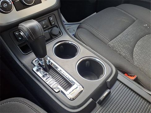 Used 2015 GMC Acadia SLE image 18