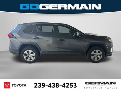 Used 2022 Toyota RAV4 LE image 10