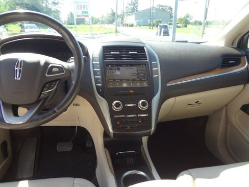 Used 2017 Lincoln MKC Select w/ Select Plus Package AWD/4WD image 11