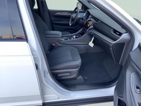New 2026 Jeep Grand Cherokee Laredo X AWD/4WD image 12