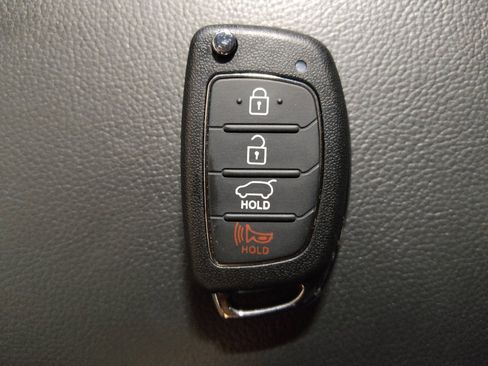 Used 2018 Hyundai Santa Fe SE AWD/4WD image 32