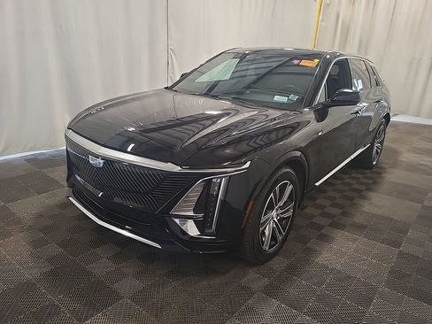 Used 2024 Cadillac Lyriq Luxury RWD image 2
