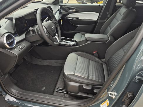 New 2026 Chevrolet Trax LT w/ Sunroof Package FWD image 8
