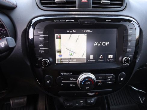 Used 2018 Kia Soul ! w/ Tech Package FWD image 14