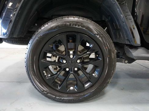 Used 2023 Jeep Gladiator Overland image 9