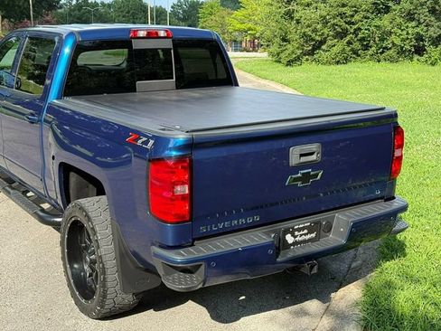 Used 2018 Chevrolet Silverado 1500 LT w/ LT Plus Package AWD/4WD image 7