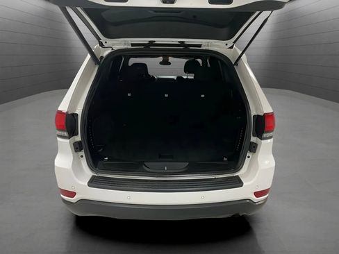 Used 2019 Jeep Grand Cherokee Laredo RWD image 13