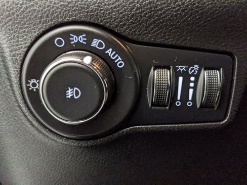 Used 2022 Jeep Compass Latitude image 14