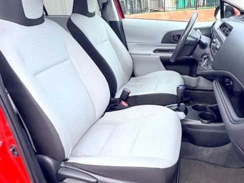 Used 2014 Toyota Prius C Two image 18