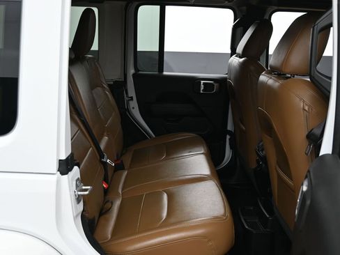 Used 2022 Jeep Wrangler Unlimited Sahara w/ Cold Weather Group image 39