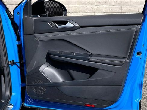 Certified 2025 Volkswagen Taos SE image 23