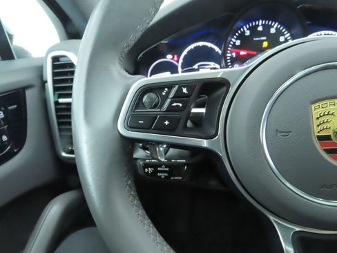 Used 2020 Porsche Cayenne image 11