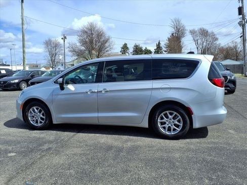 Used 2023 Chrysler Voyager LX FWD image 9