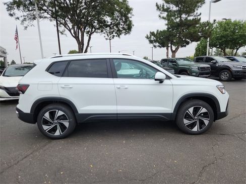 New 2025 Volkswagen Taos SE image 2